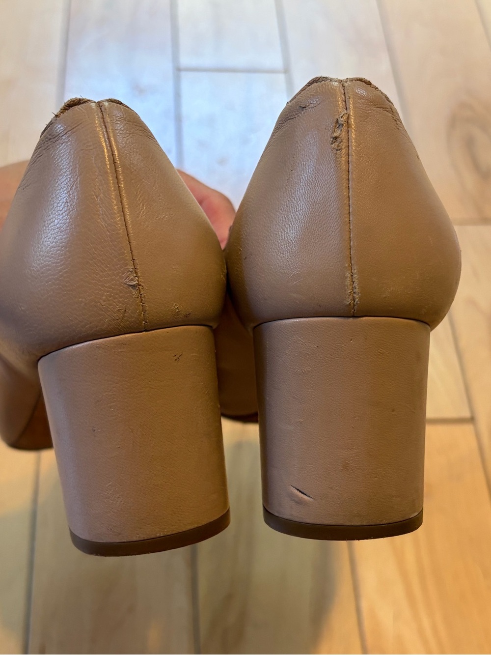 Chloé Lauren Scalloped Edge Block Heel Leather Pumps in nude taupe size 38.5 - Picture 8 of 10